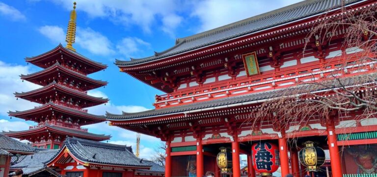 Guide francophone à Tokyo devant Sensoji